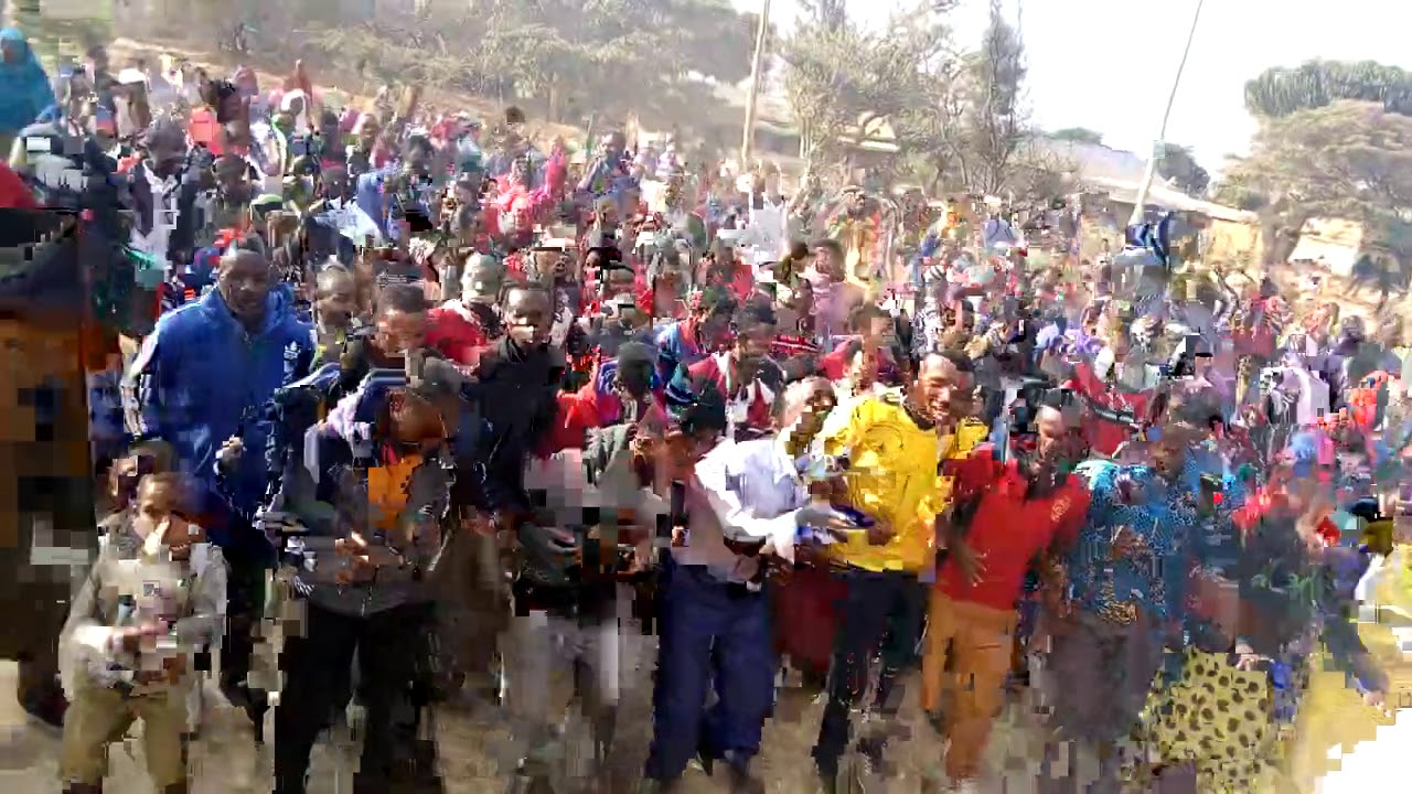 Hivi ndivyo Wairaqw wanavyomsifu Mungu inapendeza kweli.