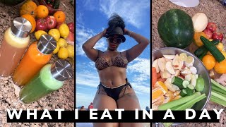 What I EAT in a DAY | Juicing and more | Slim Thicc Edition