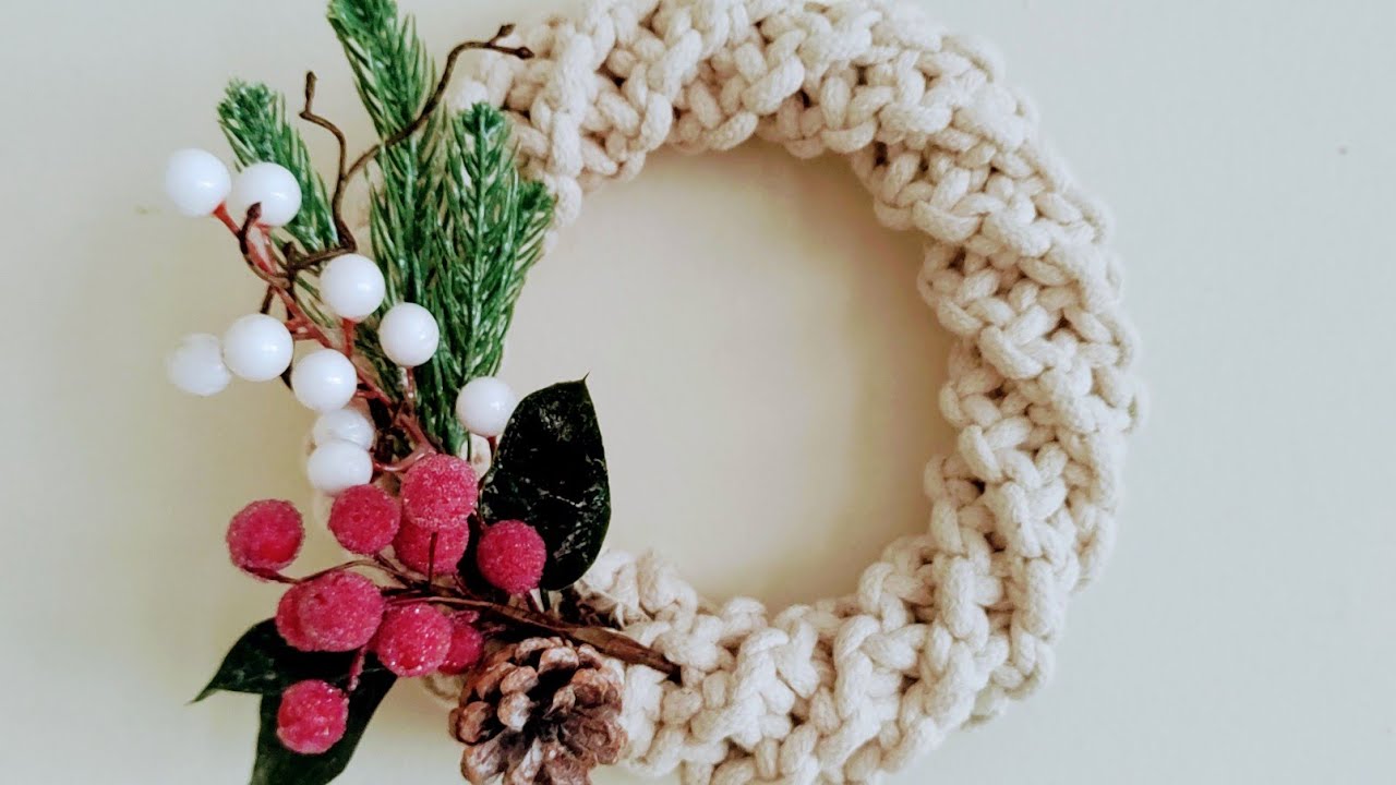 Guirlanda de Natal ou vaso em macramê