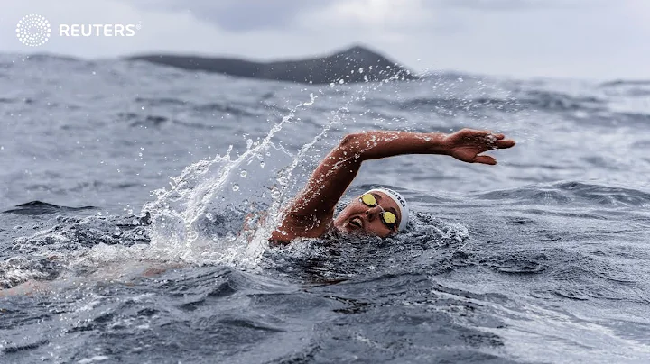 Chilean swimmer breaks world record