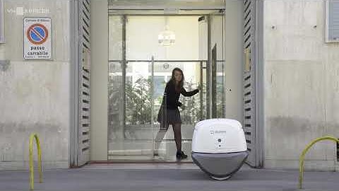 Robot giao hàng tự động