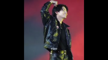 Jisoo blushing for V
