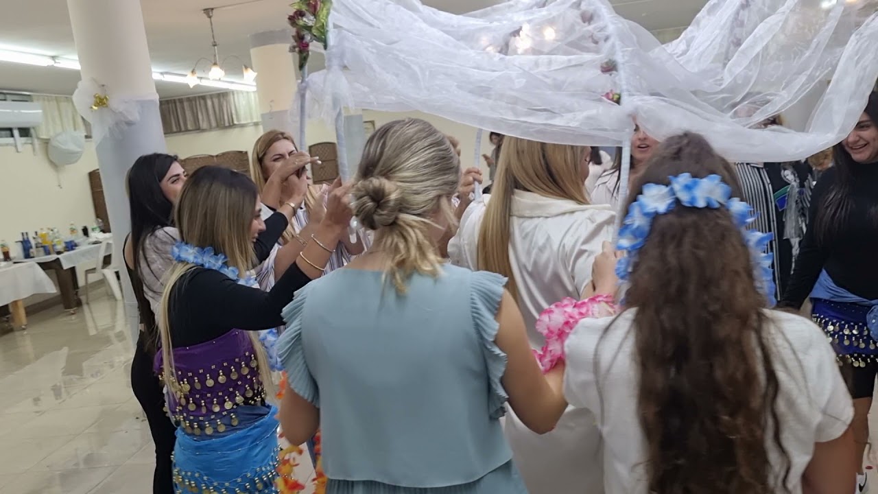 הפרשת חלה בשילוב ריקודים ואביזרים ברחבה