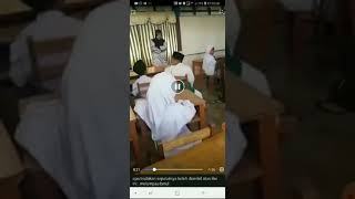 Ibu Pelajar Suruh Cikgu Merangkak Di Dalam Kelas