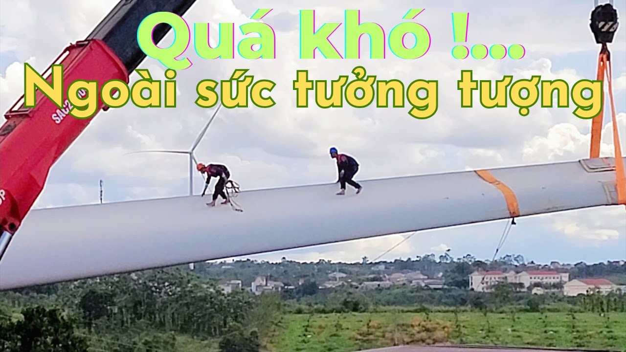 Cận cảnh siêu cần cẩu phải xoay 180 độ khi cõng theo 3 cánh quạt khổng lồ