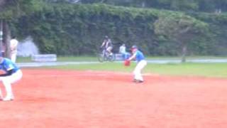新龍余文傑三壘精采守備畫面B20090404