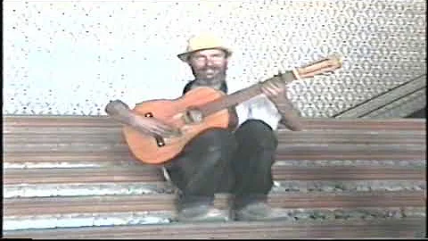 Javier guitarrista de la plaza de Espana 2001