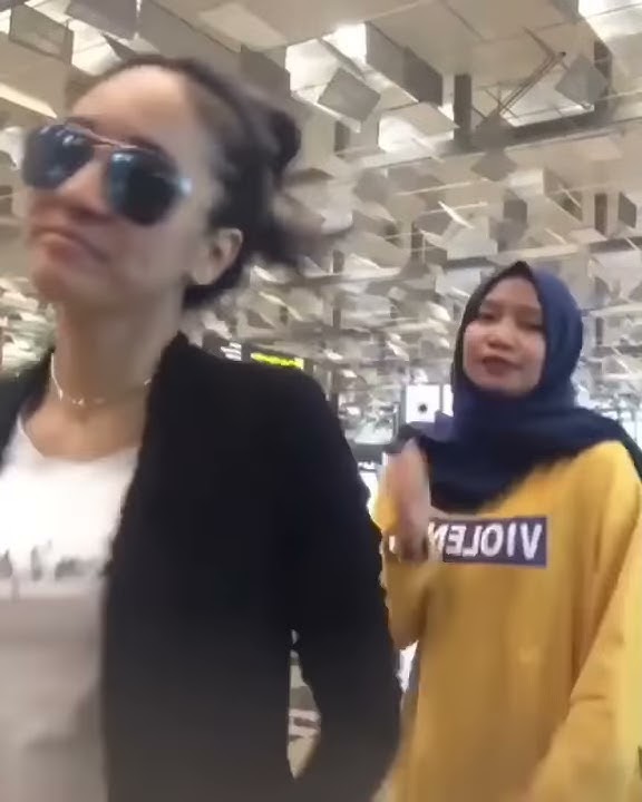 Awek melayu joget lebih