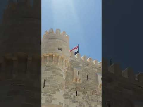 كل بلاد الدنيا جميله لكن أجمل من وطني لاوبحب الدنيا دي بحالها لكن أكثر من وطني لا صباح الخير