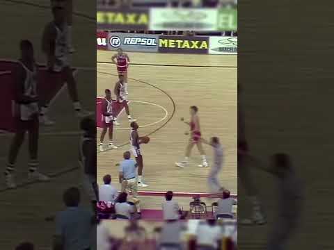 Muggsy’s vertical is pure madness 😮‍💨" #FIBAWC