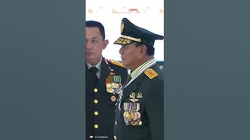 Momen Prabowo Pakai Seragam TNI AD Lengkap