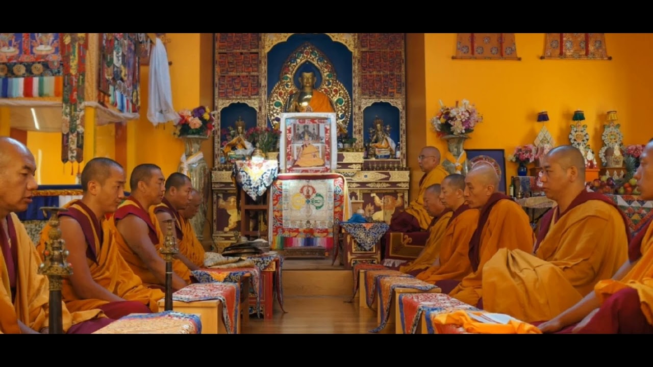 Buddhist Monk Chant - YouTube