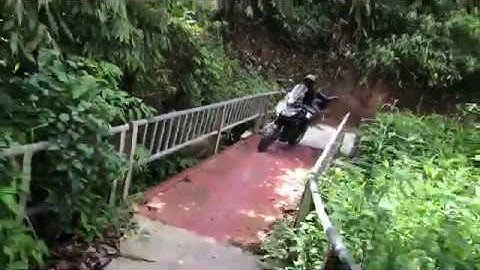 Đường lên cột mốc A Pa Chải, Điện Biên, Việt Nam (Triumph Scrambler)