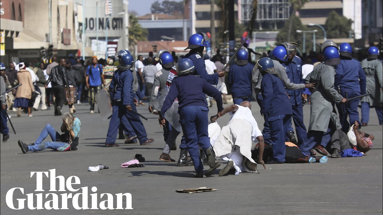 Download Zimbabwe riot police use teargas and batons to clear protesters