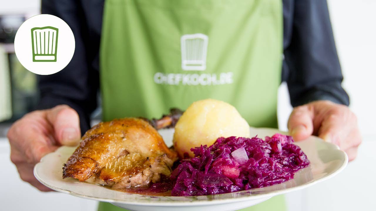Gansebraten Mit Apfelrotkohl Und Kartoffelknodeln Chefkoch De Youtube 