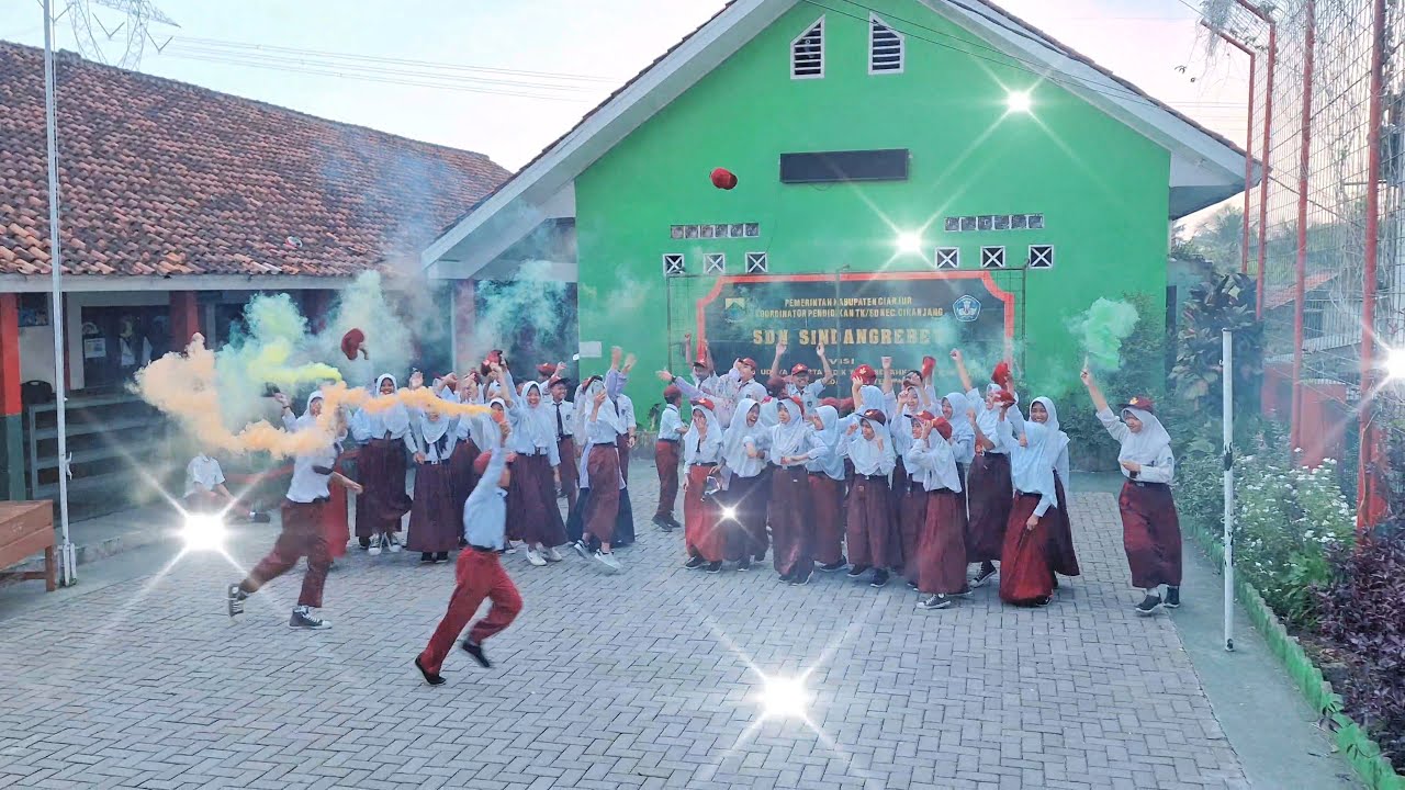 Keseruan kelulusan siswa kelas 6 SDN Sindangreret