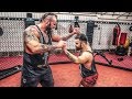 Riesiger Bodybuilder vs Ringer! Das heftigste Sparring! / Stofftiere