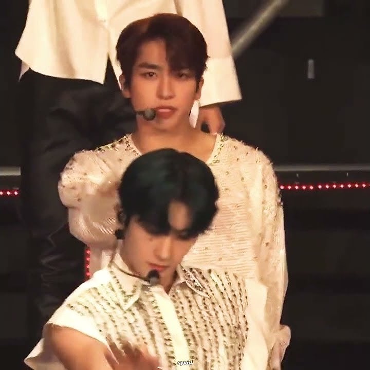 Lee Sangyeon eye contact while hitting the high note in Hypnotized make feel akdjdnfbfhhc #TheBoyz