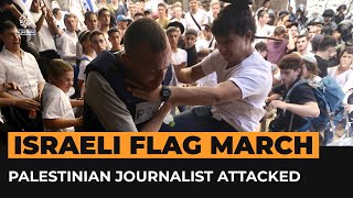 Palestinian journalist attacked by right-wing ‘Jerusalem Day’ marchers | Al Jazeera Newsfeed