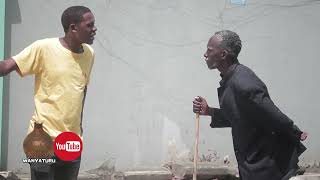 BABU WA CHUGA NA PISI KALI ANAIVURIGA DAR ES SALAAM HAOGOPI MADEMU WANYATURU VIDEO