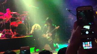 Tori Kelly Duel Guitar Solo (Should Have Been Us) Wealth