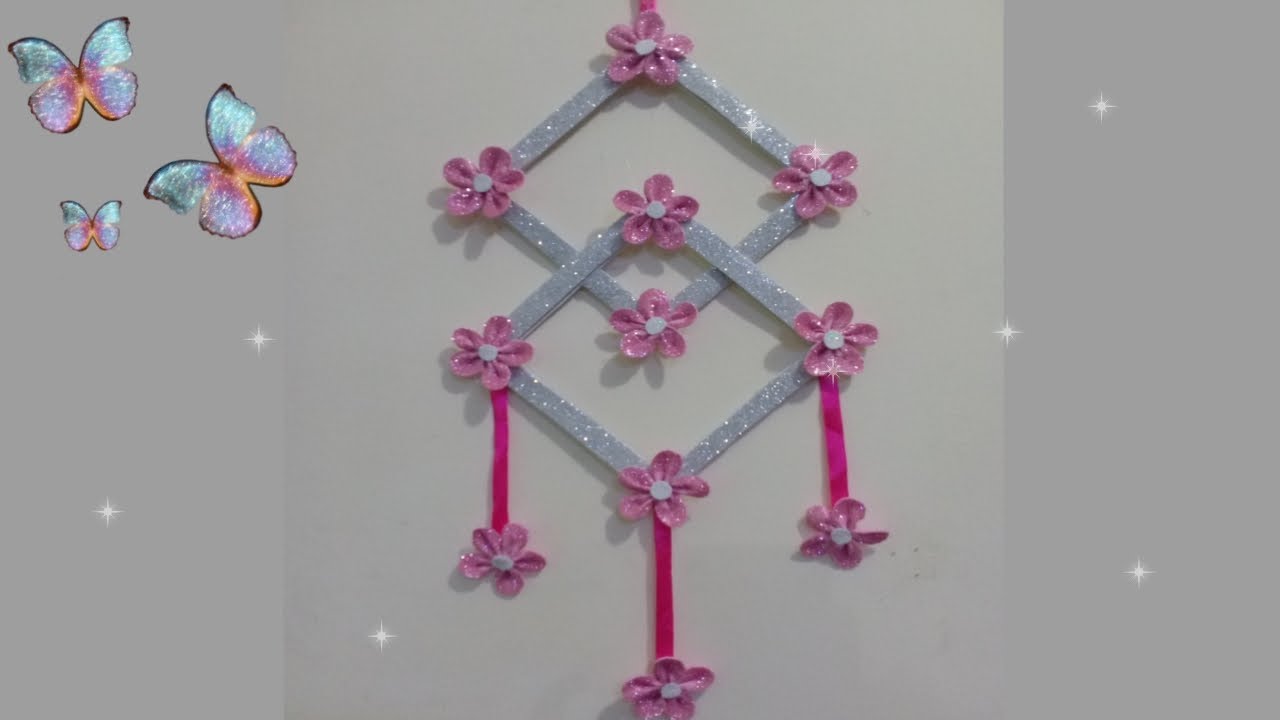 اصنعي ديكور بسيط من الفوم والكرتون لتزيين الحائط