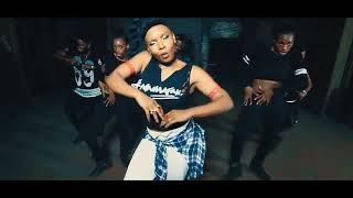 yemi alade- koffi Ana (bad girl)  official video Resimi