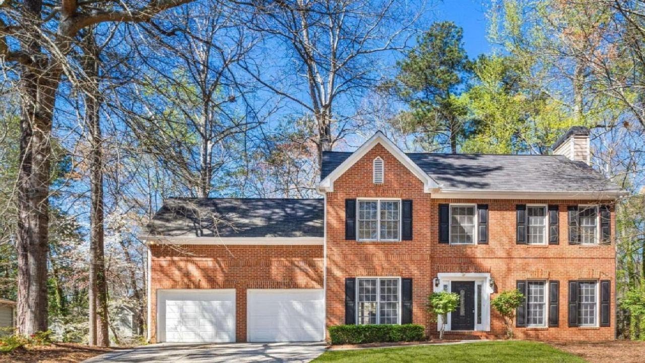 3257 Country Walk Drive, Powder Springs, GA Presented by Leon Duncan