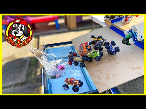 Monster Jam Toys 🐠 FISHTANK FALL 🐟 Super 8 Lane Downhill WATER Race 💦 32 Color Change Monster Trucks