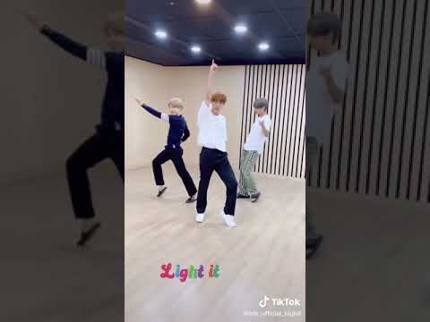 رقص Bts على اغنية ديناميت 