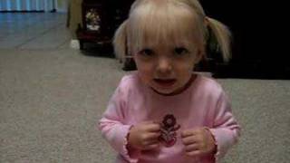 Video-Miniaturansicht von „silly little girl“