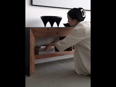 طاولة تلفزيون من الخشب الطبيعي مع سطح من  بقشرة الأوك