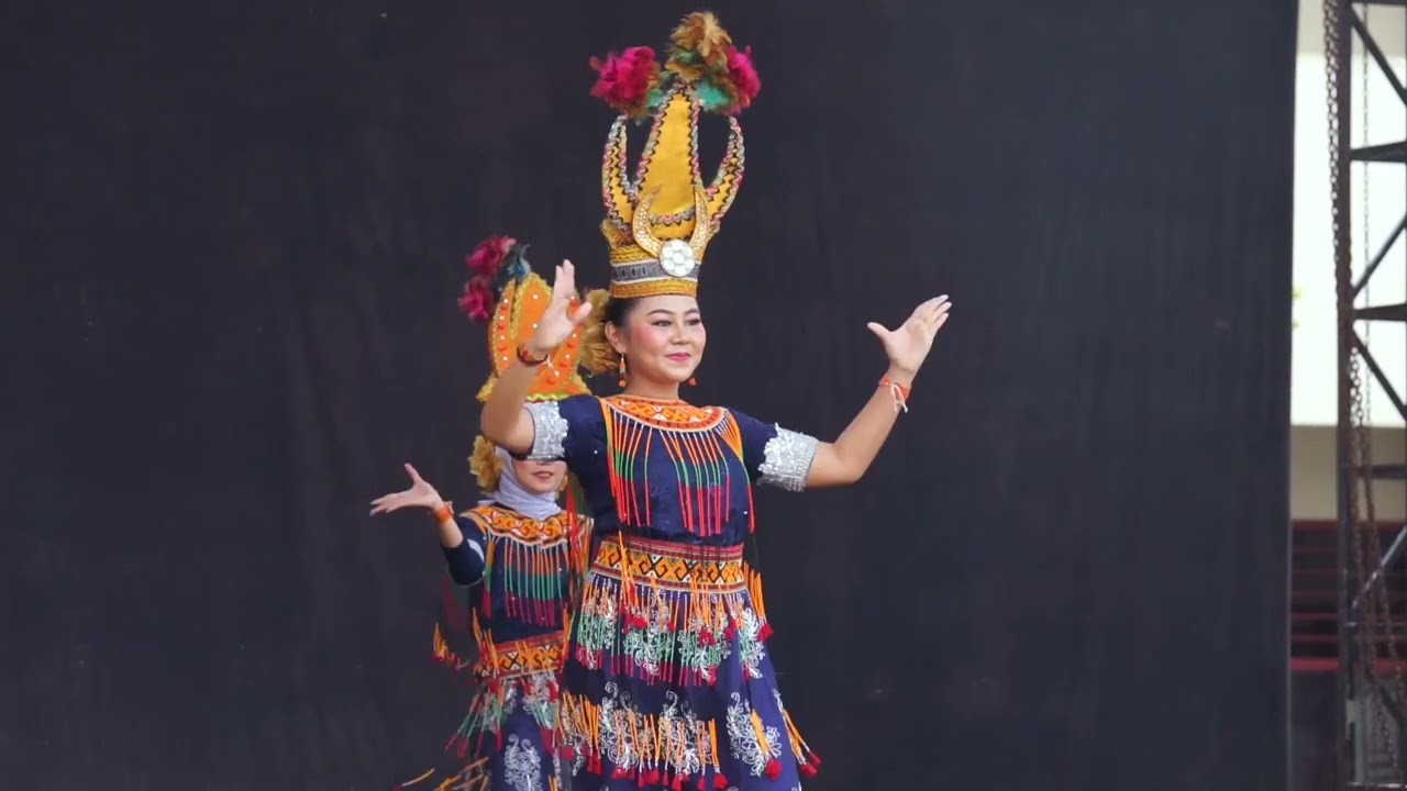 TARI TORAJA | KELOMPOK 1 - XII IPS 3