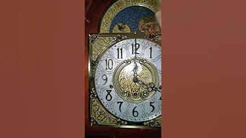 Grandfather Clock Chimes Off 4 O Clock 