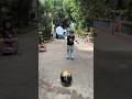 Sambil bermain sepatu Roda, Arkana Meletuskan balon uhuy 🥳🎉🤸 #shortvideo #meletuskanbalon #mainbalon