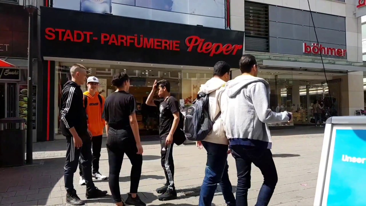 Essen - Kettwiger Straße die Einkaufsstraße in der Innenstadt von Essen