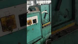 Máquina laminadora de roscas de tres ejes/     Three-axis thread rolling machine