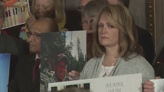 Gov. Walz signs Hands Free bill into law