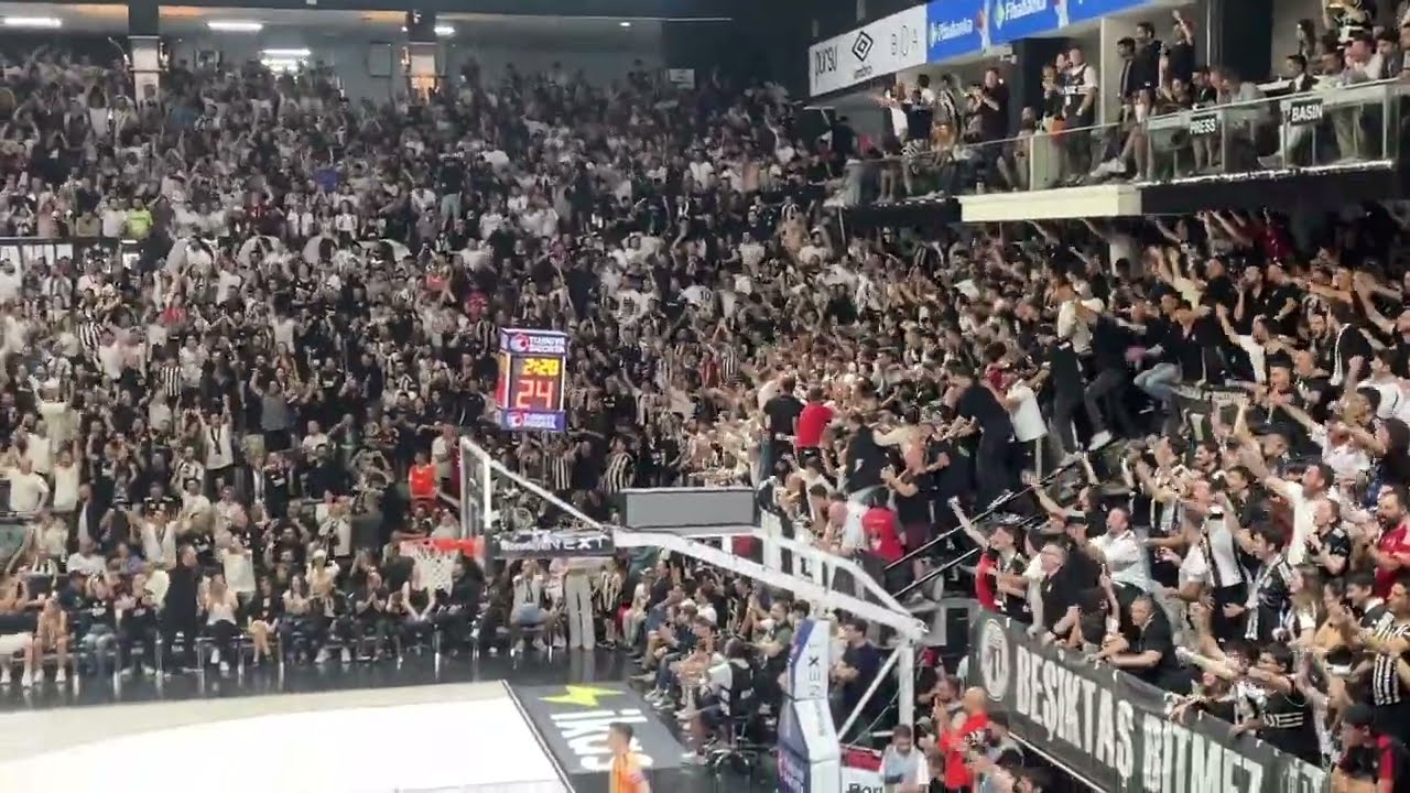 BEŞİKTAŞ TARAFTARI ŞOV YAPTI! 🏀 Play-Off Yarı Finalde Tribün Patladı (BJK - Efes)