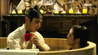 [Scholar Who Walks The Night] 밤을 걷는 선비 10회 - Lee Joon-ki give Lee Yu-bi a bath    20150806