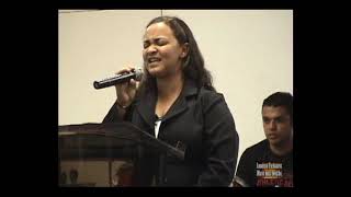 Irmã Louvando Na Casa De Oração Ronaldo Correia Em Novembro 2009. Vídeo Achado No Baú De Lionésio.