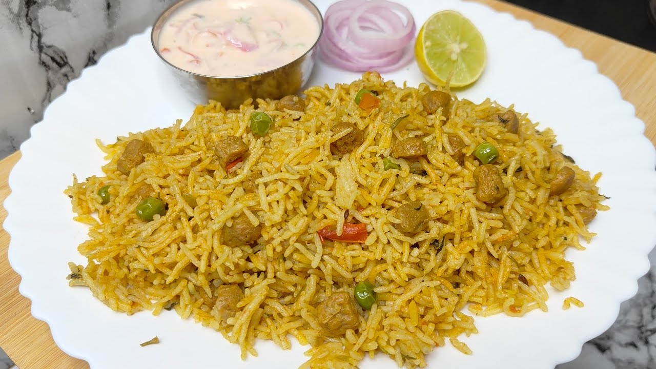 ఇంట్లో కురగాయలు ఏం లేనప్పుడు నిమిషాల్లో ఇలా సోయ పులావో 👌 చేసుకోండి ! How to make soya pulao !