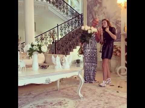 Дочь балерины откровенно «издевается» над матерью на камеру