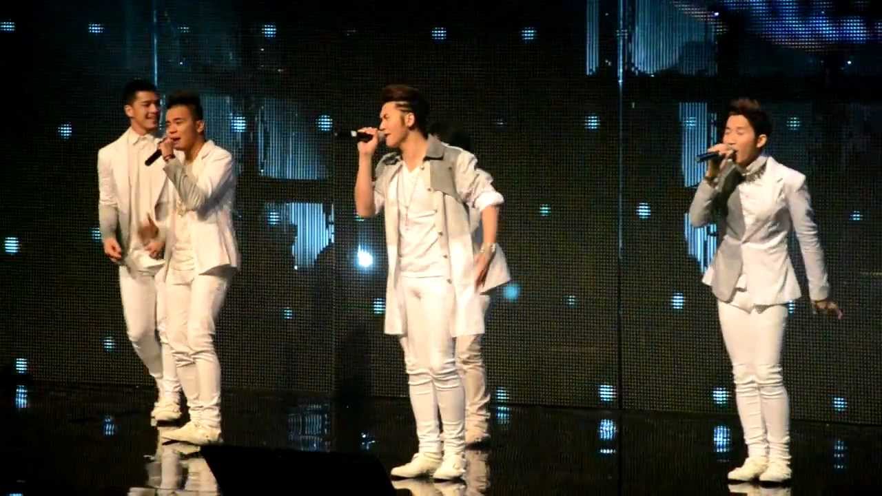 SM*SH at Konser Harvey Malaiholo