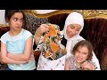 بنت صغيره امها تشترى ليها لبس شوف حصل اية 