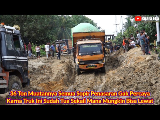 Semua Sopir Penasaran Gak Percaya Karna Truk Ini Sudah Tua Sekali Mana Mungkin Bisa Lewat class=