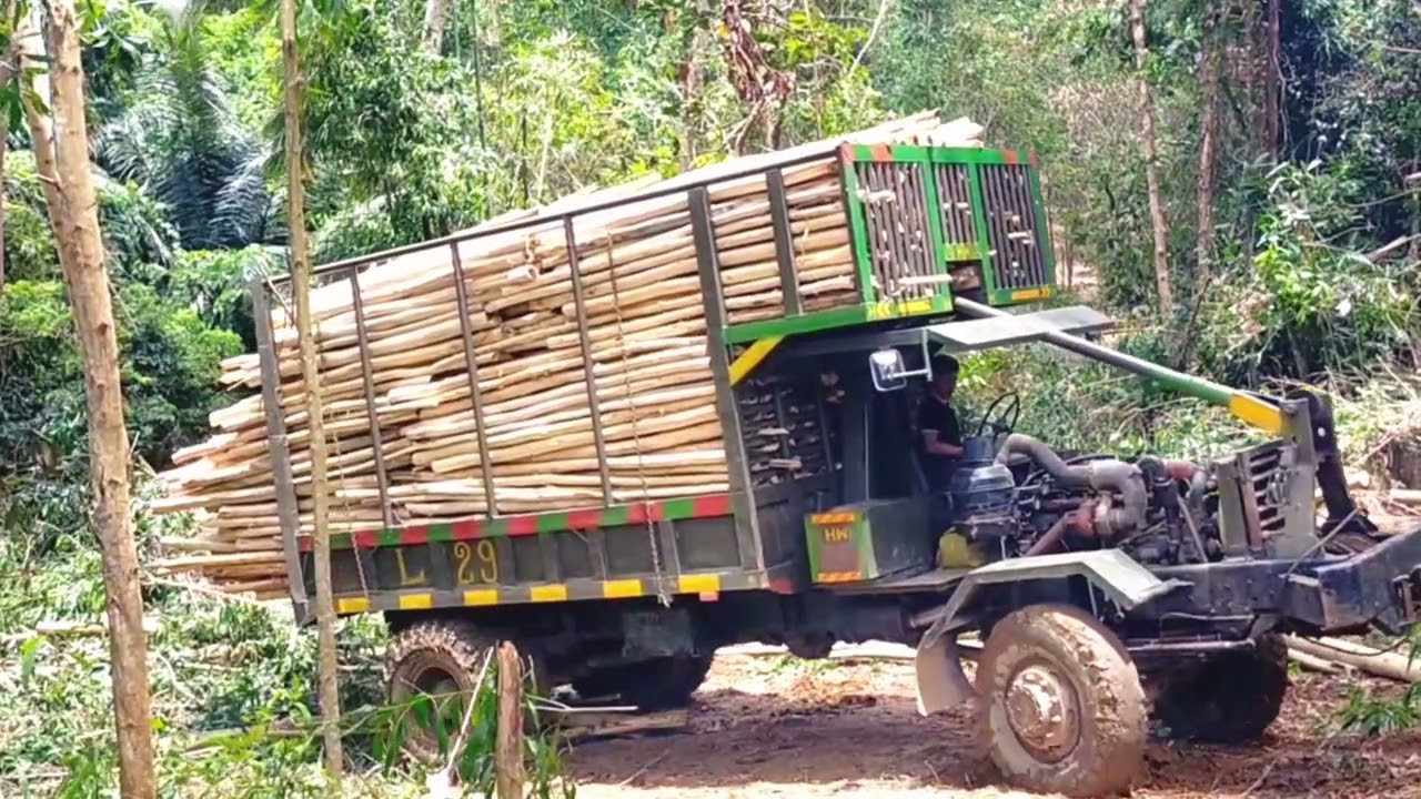 Heavy Duty Modified Trucks Climbing Slippery Mountains – Just One Mistake and You're Stuck