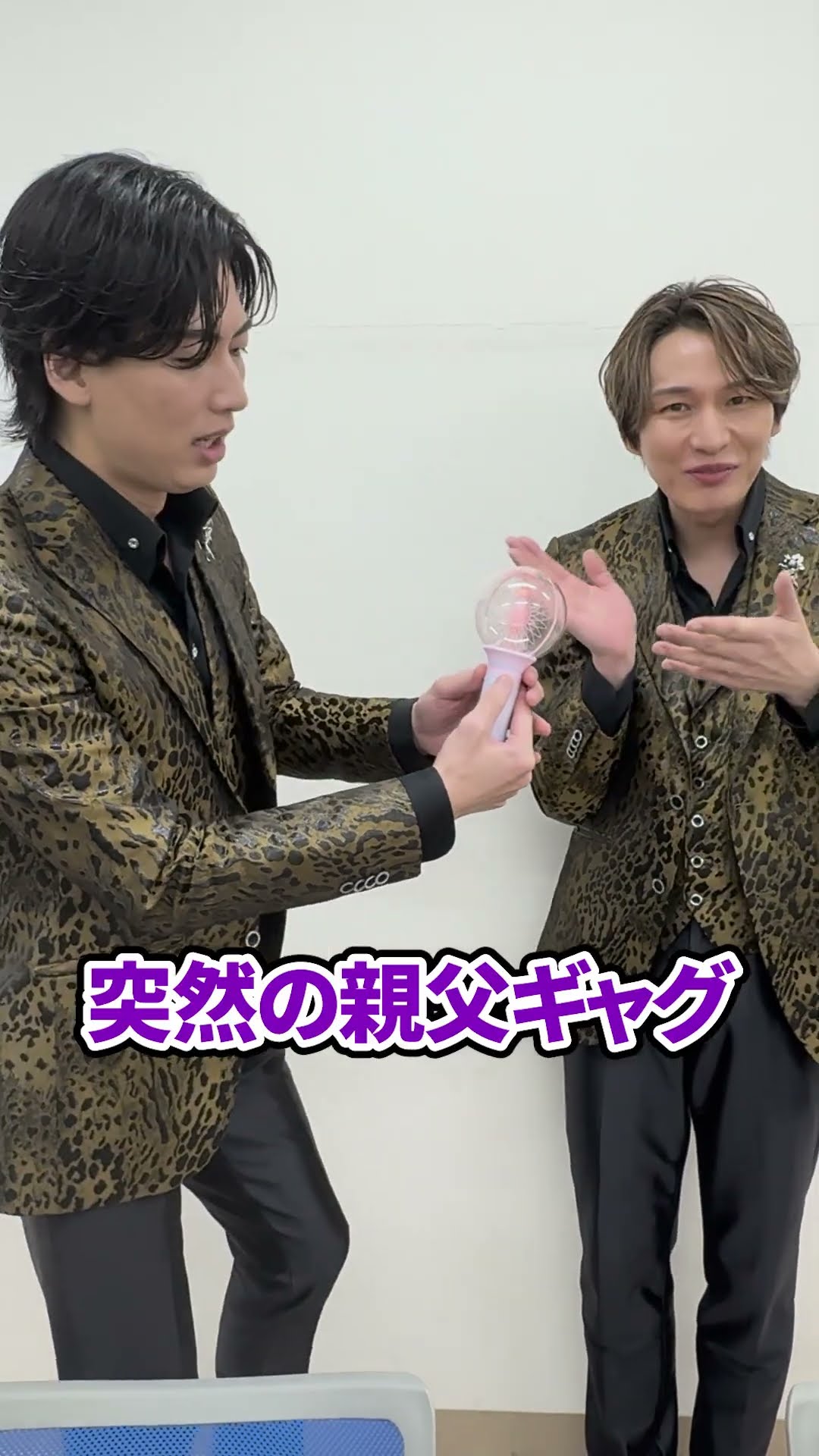 NEWグッズ】ライブ会場にて好評発売中！今回はペンライトのご紹介