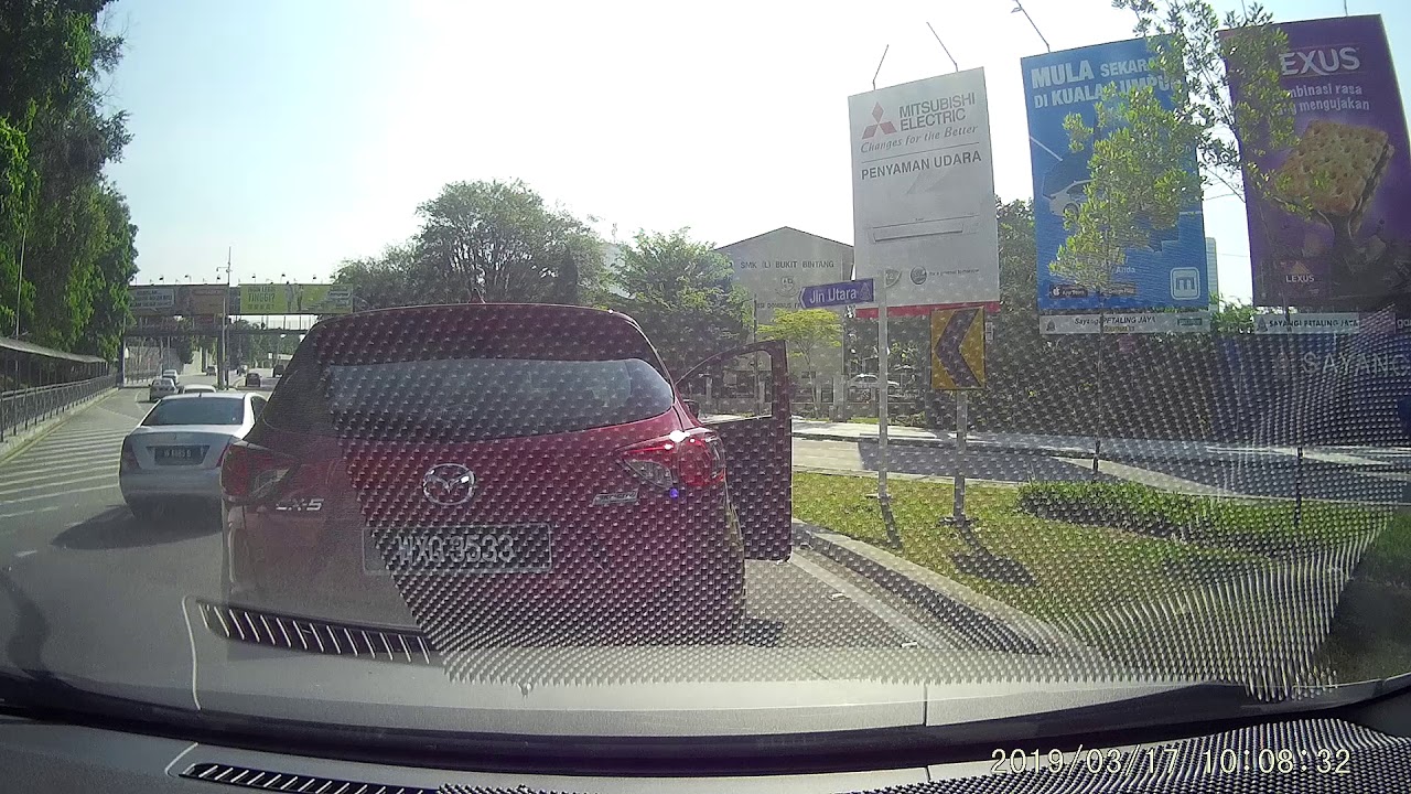 WXQ 3533 - Mazda CX 5 arrogant driver.