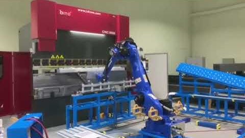 250T3200 LZK CNC PRESS BRAKE WORK WITH ROBOT HAND FOR SOUTH KOREA CUSTOMER